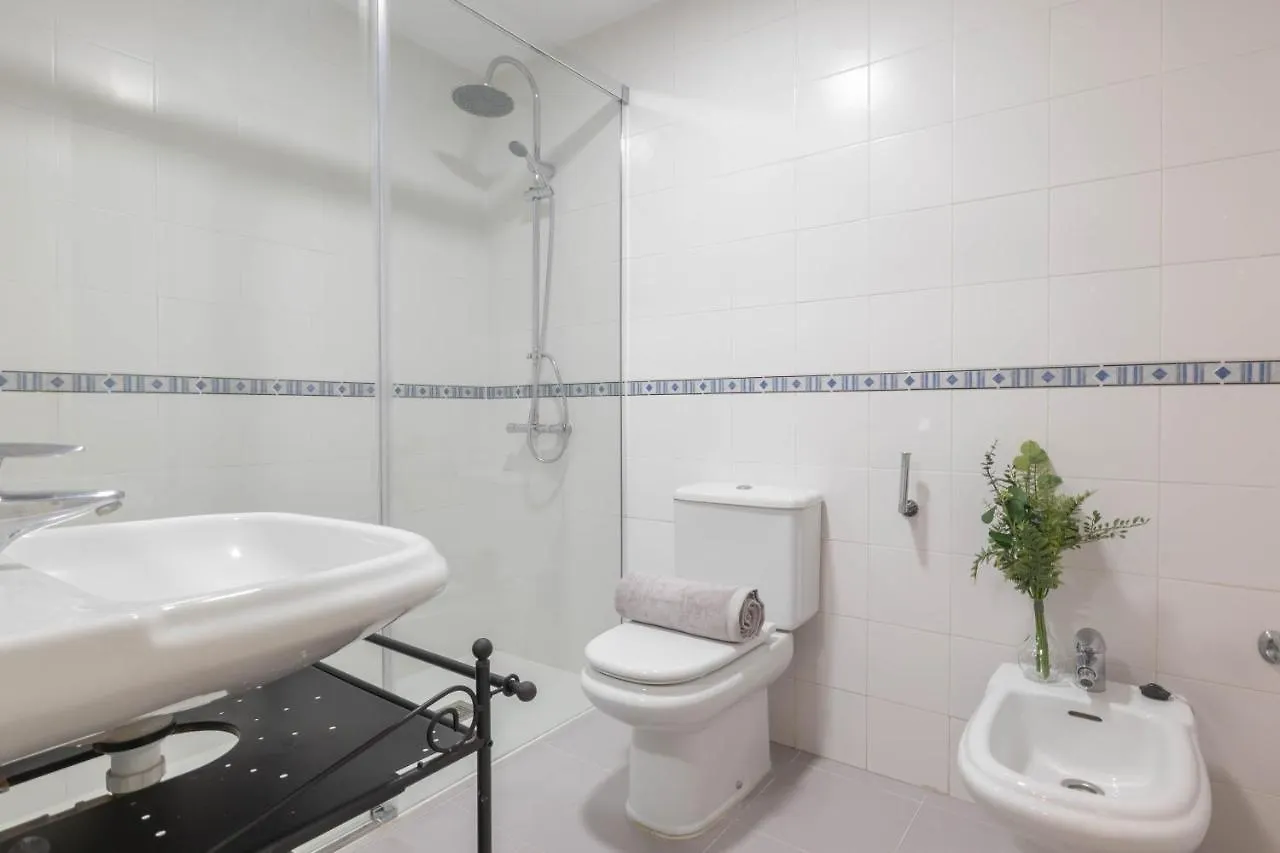 Apartamento Estepona Lll דירה